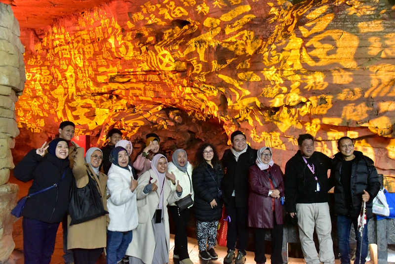 黃龍洞景區(qū)春節(jié)活動(dòng)精彩啟幕，中外文化交融共譜新春樂章